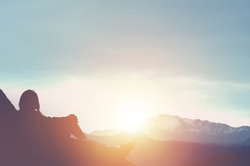 宝马五系最新款红色/宝马5系红色越野